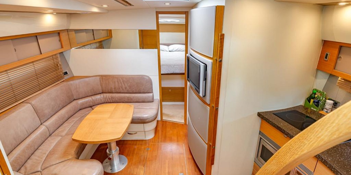 Аренда моторной яхты Fairline Targa 44 в Москве